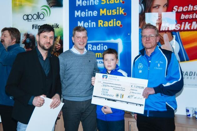 Spendenübergabe an den SpVgg Blau-Weiß Chemnitz 02 e. V.